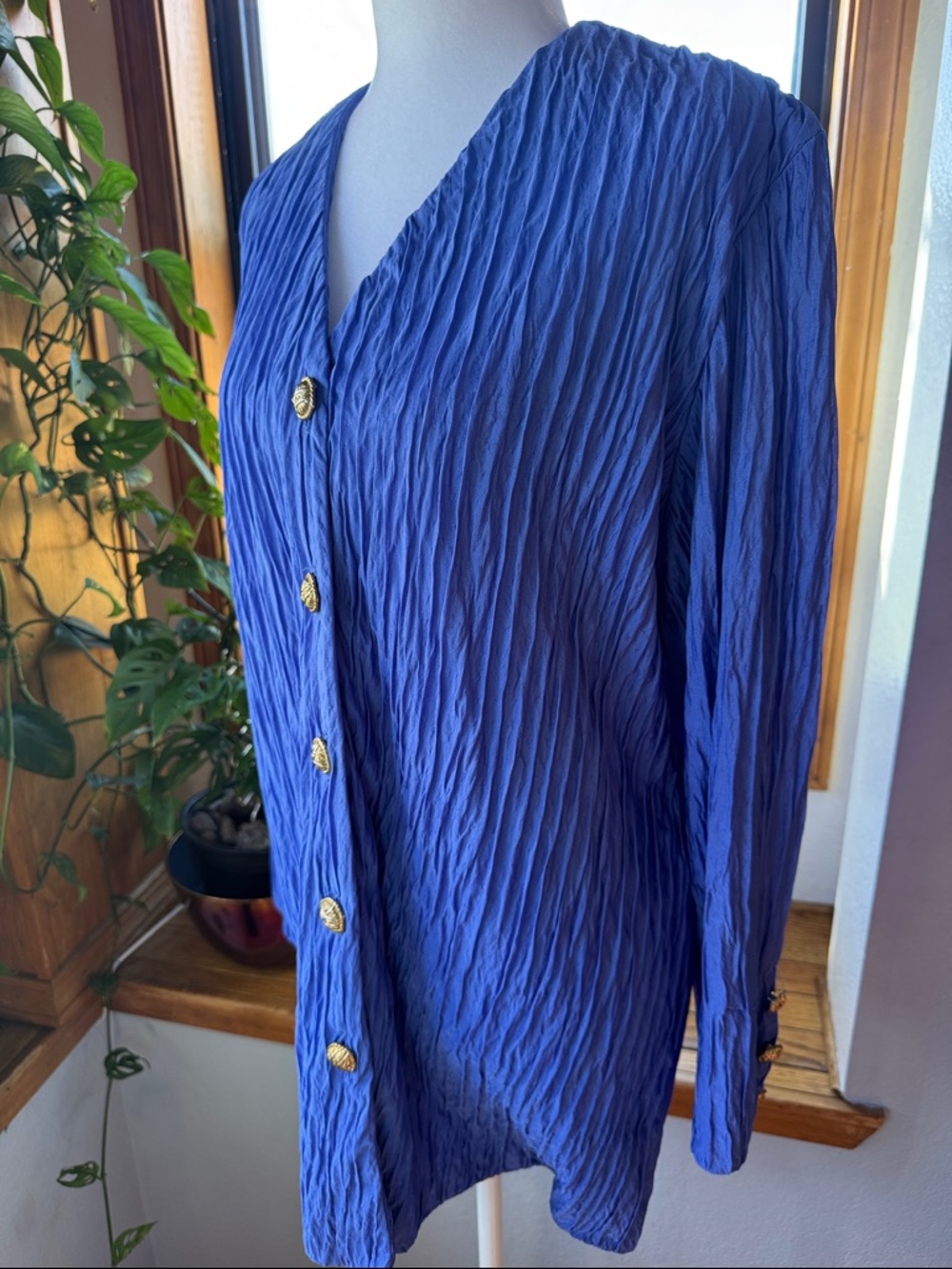 VTG 80s Ruth Norman Periwinkle Crinkle Tunic Top Gold Button Down purple blue